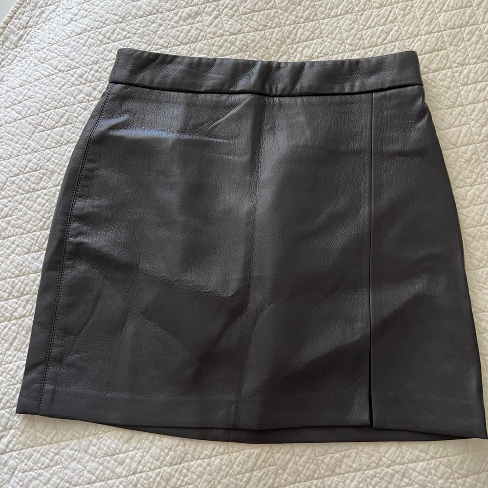 Aritzia - Wilfred Patio Mini Skirt - size 4